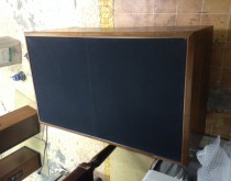 JBL 4343専用に製作したサランネット オリジナルのサランネットは厚みがあるためマウント時に表面が飛び出すが、ボックスの外周面とフラットになるように製作