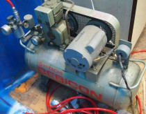 コンプレッサー(スプレーガン、ポリッシャー等のエアツールの必需品)